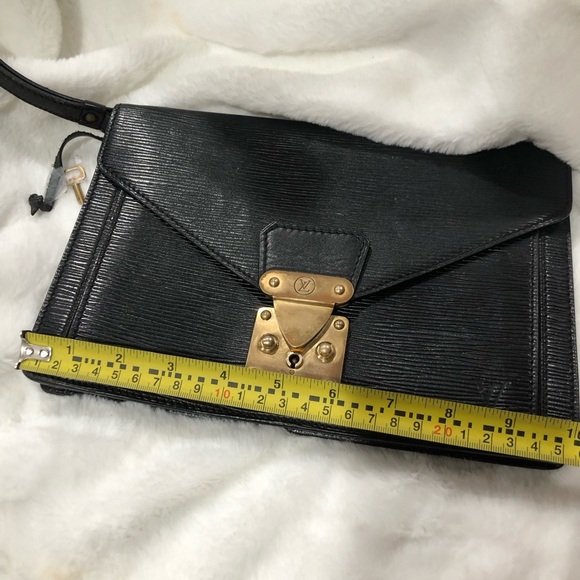 COPY - Louis Vuitton Epi Envelope Bag with working key - Picture 14 of 14
